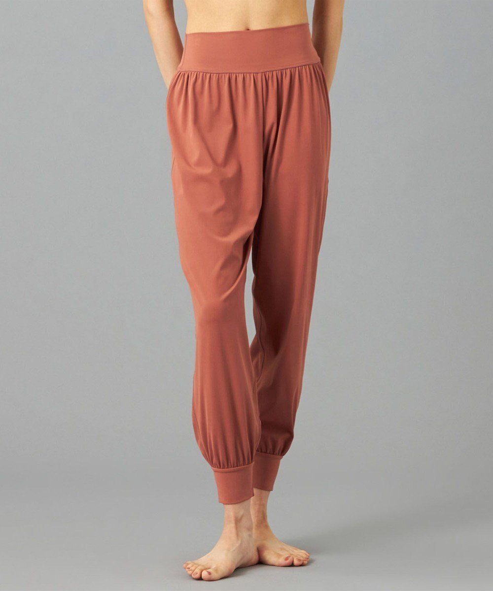 【チャコット/Chacott】のChacott BALANCE ZEN ジョガーパンツ インテリア・キッズ・メンズ・レディースファッション・服の通販 founy(ファニー) 　ファッション　Fashion　レディースファッション　Fashion for Women　パンツ　Pants & Trousers　ギャザー　Gathered, Ruffled　吸水　Absorbent, Quick-Dry　軽量　Lightweight, Ultra Light　ストレッチ　Stretch, Stretchy Fabric　フィット　Fit, Slim Fit　レギンス　Leggings, Stretch Pants　おすすめ　Recommended / Our Picks　レンガ|ID: prp329100004849642 ipo3291000000035492141