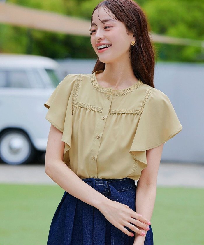 【ティアクラッセ/Tiaclasse】の【洗える】フレアスリーブレースブラウス インテリア・キッズ・メンズ・レディースファッション・服の通販 founy(ファニー) https://founy.com/ ファッション Fashion レディースファッション Fashion for Women トップス・カットソー Cut & Sew Tops シャツ・ブラウス・オフィスカジュアル Elegant Blouses & Button-Ups アクセサリー Fashion Accessories 春 Spring 洗える Machine Washable カーディガン Cardigan, Knitwear ギャザー Gathered, Ruffled スリーブ Sleeve, Long Sleeve / Short Sleeve チュニック Tunic, Long Top フェミニン Feminine, Girly フレア Flare, Flared ポケット Pocket, Pocket Detail レース Lace, Lace Fabric S/S・春夏 SS, Spring/Summer, Warm Season 再入荷 Restock / Back in Stock 夏 Summer 新作・新入荷 New Arrivals / New In ビジネス 仕事 通勤 Business / Work / Commuting |ID: prp329100004849699 ipo3291000000035493823