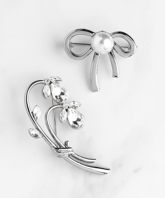 【トッカ/TOCCA】のRIBBON&FLOWER BROOCH NECKLACE 2セット ブローチネックレス インテリア・キッズ・メンズ・レディースファッション・服の通販 founy(ファニー) https://founy.com/ ファッション Fashion レディースファッション Fashion for Women ジュエリー Jewelry ネックレス Necklaces & Pendants 2025年 2025 2025春夏・S/S Spring/Summer 2025 SS25 アクセサリー Fashion Accessories シンプル Simple, Minimal セレモニー Ceremony チェーン Chain, Chain Strap ドレス Dress, One-Piece ネックレス Necklace, Pendant Necklace パール Pearl, Pearl Accent ビジュー Bijou, Jewel-like Accent フェミニン Feminine, Girly フラワー Flower, Floral ブローチ Brooch, Pin Brooch モチーフ Motif, Design Theme リボン Ribbon, Bow リュクス Luxury, Elegant, High-End, Chic ループ Loop, Loop Knit 夏 Summer S/S・春夏 SS, Spring/Summer, Warm Season |ID: prp329100004849997 ipo3291000000035603718
