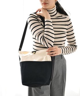 【ニジュウ カノウ/NIZYU KANO】のTWO-TONEショルダーバッグ Sサイズ 人気、トレンドファッション・服の通販 founy(ファニー) ファッション Fashion レディースファッション Fashion for Women ショルダー Shoulder, Shoulder Strap シンプル Simple, Minimal ポケット Pocket, Pocket Detail |ID:prp329100004850396