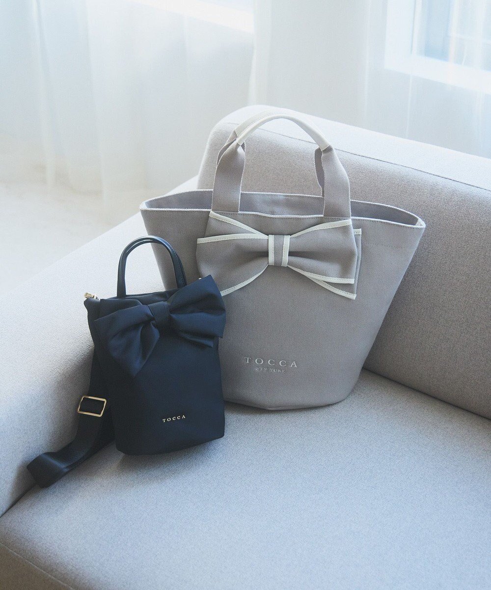 【トッカ/TOCCA】のRIBBON KNOT CANVASTOTE キャンバストート インテリア・キッズ・メンズ・レディースファッション・服の通販 founy(ファニー) 　ファッション　Fashion　レディースファッション　Fashion for Women　バッグ　Bags　冬　Winter / This Winter　デニム　Denim, Jeans Material　トレンド　Trend, Trending Now　バランス　Balance, Style Balance　フェミニン　Feminine, Girly　フォルム　Silhouette, Form　フロント　Front, Front Design　ポケット　Pocket, Pocket Detail　リゾート　Resort, Vacation Style　リボン　Ribbon, Bow　リュクス　Luxury, Elegant, High-End, Chic　A/W・秋冬　Autumn/Winter　財布　Wallet, Purse　ビジネス 仕事 通勤　Business / Work / Commuting　ベージュ系|ID: prp329100004850400 ipo3291000000035545757