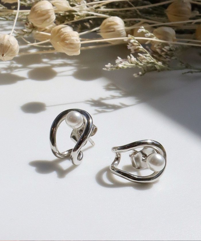 【ティアクラッセ/Tiaclasse】の小ぶりパール付きピアス インテリア・キッズ・メンズ・レディースファッション・服の通販 founy(ファニー) https://founy.com/ ファッション Fashion レディースファッション Fashion for Women アクセサリー Fashion Accessories シンプル Simple, Minimal チュニック Tunic, Long Top パール Pearl, Pearl Accent エレガント 上品 Elegant 再入荷 Restock / Back in Stock 新作・新入荷 New Arrivals / New In |ID: prp329100004850515 ipo3291000000035628859