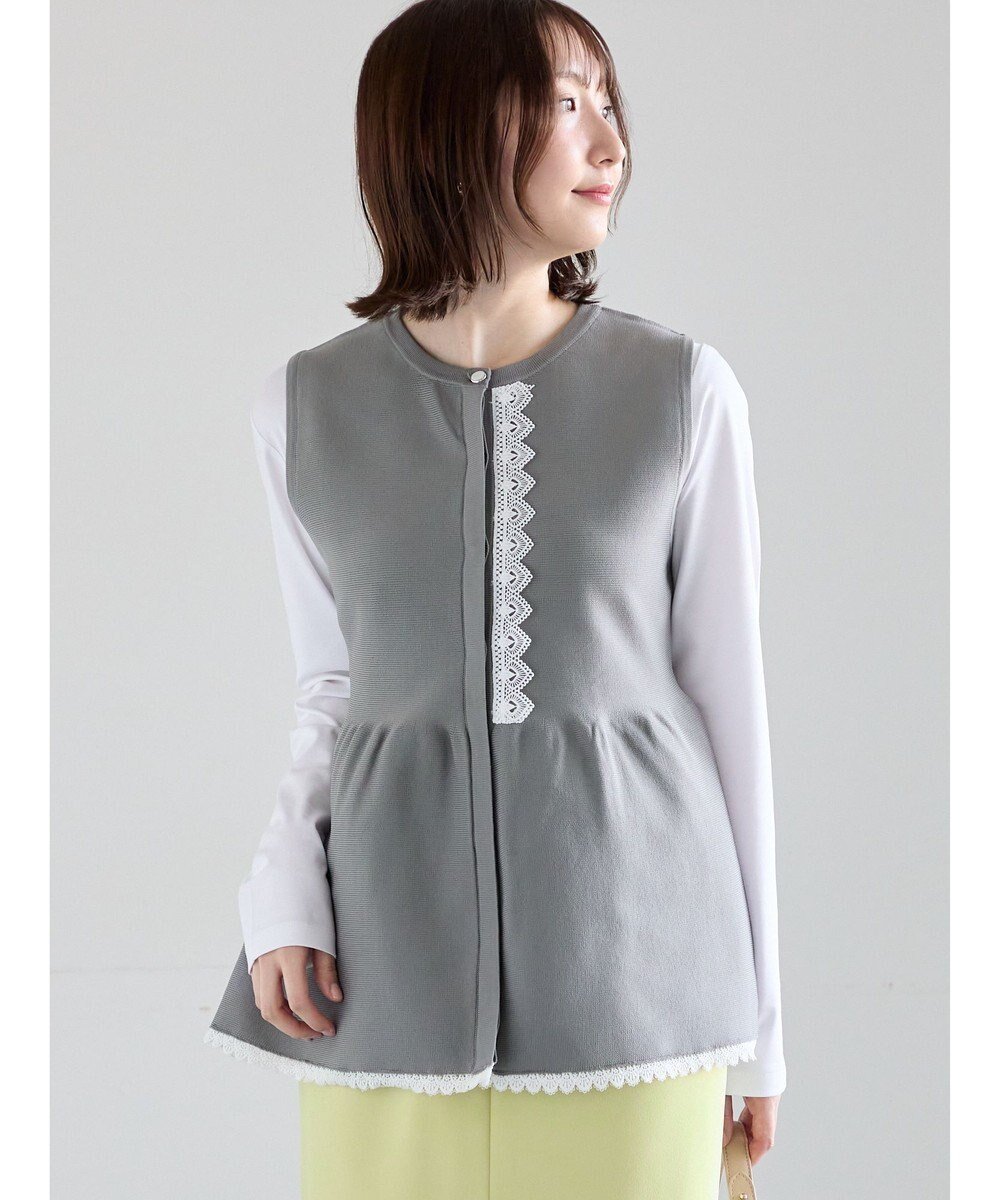 【テチチ/Te chichi】のレースペプラムベスト 人気、トレンドファッション・服の通販 founy(ファニー) 　ファッション　Fashion　レディースファッション　Fashion for Women　アウター　Coat / Outerwear Collection　トップス・カットソー　Cut & Sew Tops　ニット　Knit Tops & Sweaters　ベスト&ジレ / 重ね着スタイル　Vests & Gilets　カットソー　Cut and Sewn Top　ケミカル　Chemical, Chemical Wash　シンプル　Simple, Minimal　セーター　Sweater, Knitwear　デニム　Denim, Jeans Material　ベスト　Vest, Waistcoat　ペプラム　Peplum, Flared Hem　レース　Lace, Lace Fabric　エレガント 上品　Elegant　夏　Summer　S/S・春夏　SS, Spring/Summer, Warm Season　A/W・秋冬　Autumn/Winter　 other-1|ID: prp329100004850617 ipo3291000000035629635