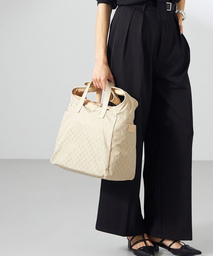 【イザック/Y'SACCS】の小西真奈美×Y SACCS Polka Dots ハンドル付きアクティブショルダーバッグ インテリア・キッズ・メンズ・レディースファッション・服の通販 founy(ファニー) https://founy.com/ 雑誌掲載アイテム Magazine Picks & Fashion Features ファッション雑誌 Fashion Magazines オトナノオシャレテチョウ 大人のおしゃれ手帖 ファッション Fashion レディースファッション Fashion for Women バッグ Bags 5月号 May Issue ジャカード／ジャガード Jacquard, Woven Pattern スマート Smart, Elegant 雑誌 Magazine, Fashion Magazine ドット Polka Dot, Dot Pattern ポケット Pocket, Pocket Detail ラウンド Round, Round Neck 旅行 Travel |ID: prp329100004850702 ipo3291000000035557912