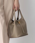 【23区/NIJYUSANKU】の【先行予約】VIOLAd ORO シュリンクレザー 2WAY ハンドバッグ 人気、トレンドファッション・服の通販 founy(ファニー) ファッション Fashion レディースファッション Fashion for Women バッグ Bags イタリア Italy エレガント 上品 Elegant コンパクト Compact, Small Size スクエア Square, Square Shape 財布 Wallet, Purse ダウン Down, Puffer ダブル Double, Double-Breasted フェイス Face, Facial Design フォルム Silhouette, Form ボストンバッグ Boston Bag, Retro Bag S/S・春夏 SS, Spring/Summer, Warm Season 夏 Summer ビジネス 仕事 通勤 Business / Work / Commuting 2026年 2026 thumbnail ベージュ系|ID: prp329100004850846 ipo3291000000035562588