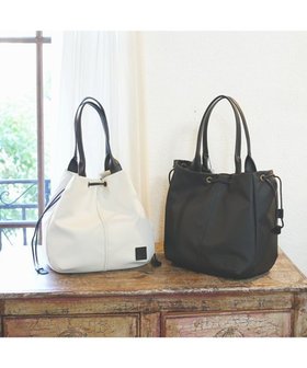 【レガロフェリーチェ/Regalo Felice】の【A4サイズ対応 / 形が変えられる】巾着トート / REGALO 人気、トレンドファッション・服の通販 founy(ファニー) ファッション Fashion レディースファッション Fashion for Women バッグ Bags キーホルダー Keychain, Key Holder 傘 Umbrella, Parasol 巾着 Drawstring Bag, Kinchaku 軽量 Lightweight, Ultra Light スタイリッシュ Stylish, Fashionable センター Center, Center Line ダメージ Distressed, Destroyed フォルム Silhouette, Form ポケット Pocket, Pocket Detail マグネット Magnet, Magnetic Closure 旅行 Travel ビジネス 仕事 通勤 Business / Work / Commuting |ID:prp329100004852078