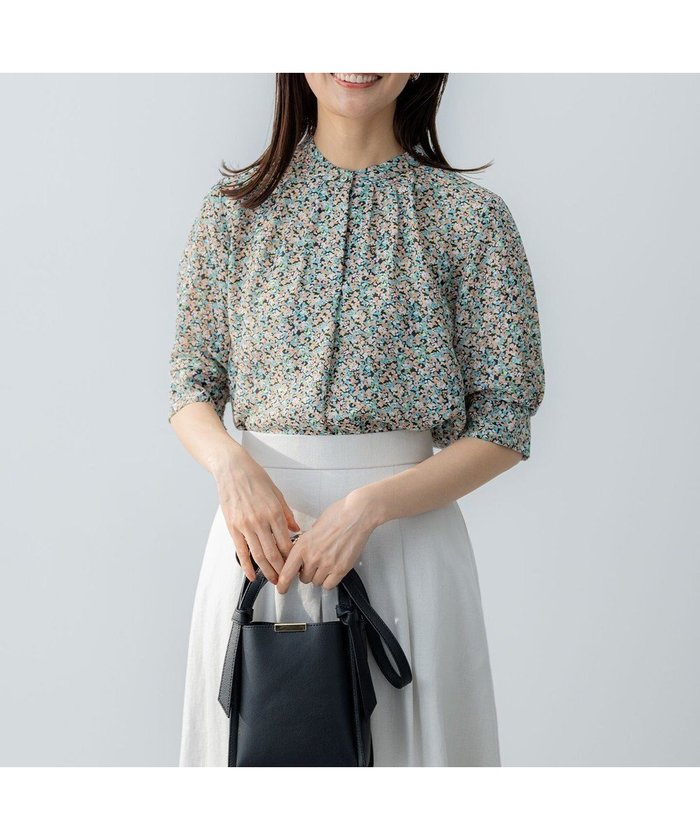【組曲/KUMIKYOKU】のミニフラワープリント ブラウス インテリア・キッズ・メンズ・レディースファッション・服の通販 founy(ファニー) https://founy.com/ ファッション Fashion レディースファッション Fashion for Women トップス・カットソー Cut & Sew Tops シャツ・ブラウス・オフィスカジュアル Elegant Blouses & Button-Ups 花柄・フラワープリント・モチーフ Floral Prints & Motifs / Flower Pattern Tops 春 Spring カフス Cuff Design ギャザー Gathered, Ruffled スキッパー Skipper, Open Collar スリーブ Sleeve, Long Sleeve / Short Sleeve ツイル Twist, Twisted Detail プリント Print, Printed Pattern ボトム Bottoms, Lower Wear S/S・春夏 SS, Spring/Summer, Warm Season 夏 Summer エレガント 上品 Elegant |ID: prp329100004852475 ipo3291000000035633967
