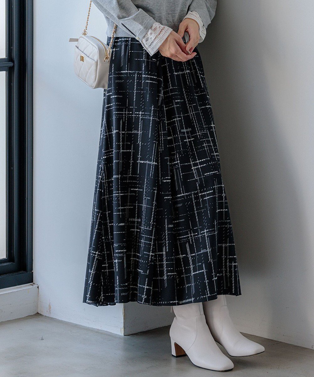 【23区/NIJYUSANKU】の【洗える】モノクロトーンプリント スカート インテリア・キッズ・メンズ・レディースファッション・服の通販 founy(ファニー) 　ファッション　Fashion　レディースファッション　Fashion for Women　スカート　Skirts　セットアップ　Set-Up, Coordinated Outfit　フレア　Flare, Flared　プリント　Print, Printed Pattern　モチーフ　Motif, Design Theme　モノトーン　Monotone, Black and White　エレガント 上品　Elegant　夏　Summer　春　Spring　S/S・春夏　SS, Spring/Summer, Warm Season　洗える　Machine Washable　ブラック系|ID: prp329100004852839 ipo3291000000035643041