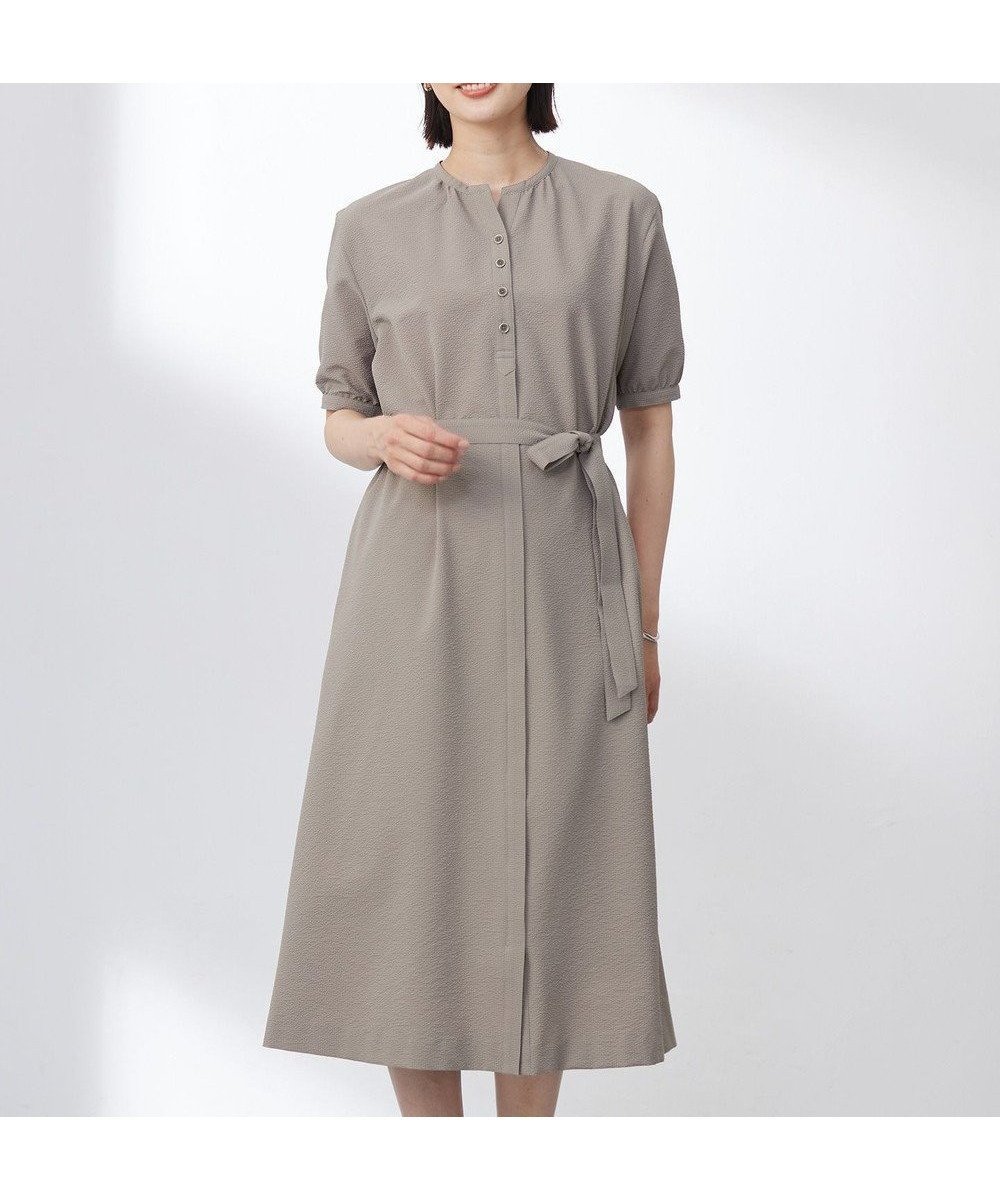 【ジェイ プレス/J.PRESS】の【洗える・吸水速乾】DRYライトサッカー ワンピース インテリア・キッズ・メンズ・レディースファッション・服の通販 founy(ファニー) 　ファッション　Fashion　レディースファッション　Fashion for Women　ワンピース　Dresses　春　Spring　洗える　Machine Washable　ギャザー　Gathered, Ruffled　吸水　Absorbent, Quick-Dry　サッカー　Seersucker, Summer Fabric　シンプル　Simple, Minimal　ストレッチ　Stretch, Stretchy Fabric　メタル　Metal, Metal Parts　リボン　Ribbon, Bow　S/S・春夏　SS, Spring/Summer, Warm Season　夏　Summer　モカ系|ID: prp329100004852915 ipo3291000000035645019