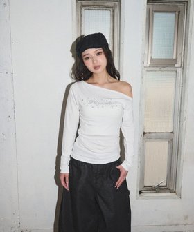 【ウィゴー/WEGO】のサイドギャザースタッズTOP 人気、トレンドファッション・服の通販 founy(ファニー) ファッション Fashion レディースファッション Fashion for Women トップス・カットソー Cut & Sew Tops シャツ・ブラウス・オフィスカジュアル Elegant Blouses & Button-Ups ロングTシャツ・Tシャツ Longline T-Shirts & Tees カットソー・ベーシックTシャツ Cut-and-Sewn Tops / Stretch Tees & Basics 春 Spring 秋 Autumn カットソー Cut and Sewn Top ギャザー Gathered, Ruffled スタッズ Studs, Metal Accents スマホ Smartphone, Mobile Device デコルテ Décolleté, Neckline デニム Denim, Jeans Material トレンド Trend, Trending Now フレア Flare, Flared フロント Front, Front Design プリーツ Pleats, Pleated ロング Long, Long-Length ワイド Wide, Wide Fit ワンショル One Shoulder, Asymmetrical 冬 Winter / This Winter A/W・秋冬 Autumn/Winter おすすめ Recommended / Our Picks 夏 Summer |ID:prp329100004852932