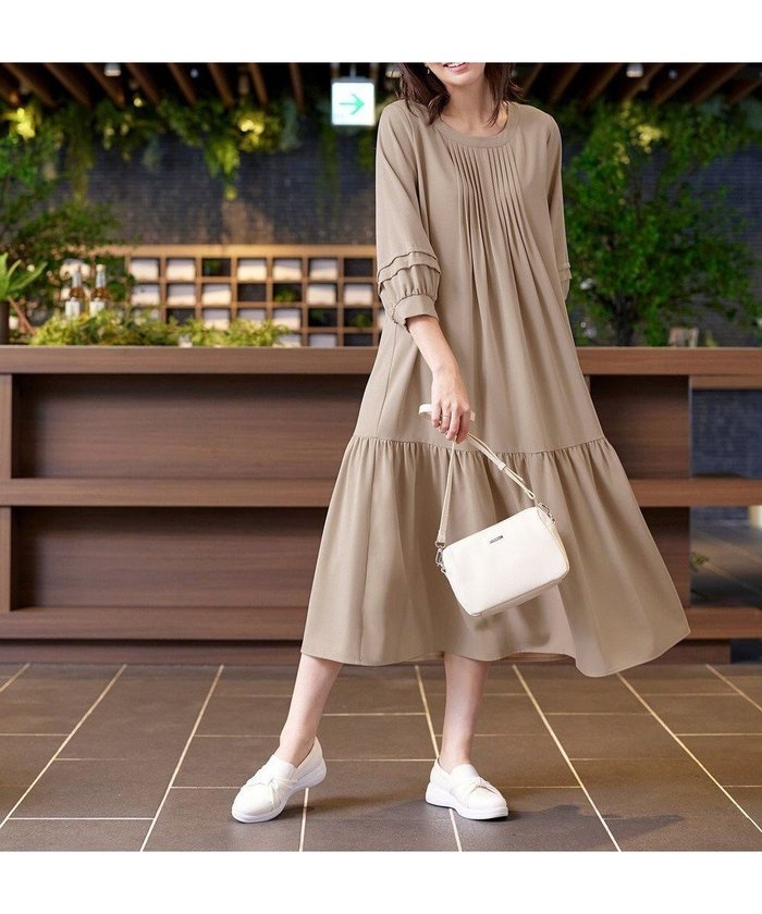 【ティアクラッセ/Tiaclasse】の【洗える】パフ袖ピンタックロングワンピース インテリア・キッズ・メンズ・レディースファッション・服の通販 founy(ファニー) https://founy.com/ ファッション Fashion レディースファッション Fashion for Women ワンピース Dresses アクセサリー Fashion Accessories 春 Spring 洗える Machine Washable 秋 Autumn カーディガン Cardigan, Knitwear スリーブ Sleeve, Long Sleeve / Short Sleeve チュニック Tunic, Long Top ティアード Tiered, Tiered Style ティアードワンピース Tiered Dress, Flared Dress フロント Front, Front Design ポケット Pocket, Pocket Detail マキシ Maxi, Full Length ラウンド Round, Round Neck ロング Long, Long-Length 楽ちん Easy Fit, Comfortable S/S・春夏 SS, Spring/Summer, Warm Season 再入荷 Restock / Back in Stock おすすめ Recommended / Our Picks 夏 Summer 新作・新入荷 New Arrivals / New In |ID: prp329100004852990 ipo3291000000035646131