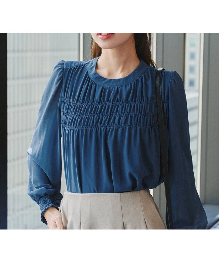 【ティアクラッセ/Tiaclasse】の【洗える】シフォンシャーリングブラウス インテリア・キッズ・メンズ・レディースファッション・服の通販 founy(ファニー) https://founy.com/ ファッション Fashion レディースファッション Fashion for Women トップス・カットソー Cut & Sew Tops シャツ・ブラウス・オフィスカジュアル Elegant Blouses & Button-Ups ウォッシャブル Machine Washable 春 Spring 洗える Machine Washable 秋 Autumn シフォン Chiffon, Lightweight Fabric シャーリング Shirring, Ruched シューズ Shoes, Footwear シンプル Simple, Minimal チュニック Tunic, Long Top 長袖 Long Sleeve, Full Sleeve フェミニン Feminine, Girly ポケット Pocket, Pocket Detail 無地 Plain, Solid Color 冬 Winter / This Winter A/W・秋冬 Autumn/Winter 再入荷 Restock / Back in Stock エレガント 上品 Elegant 新作・新入荷 New Arrivals / New In |ID: prp329100004853020 ipo3291000000035647073