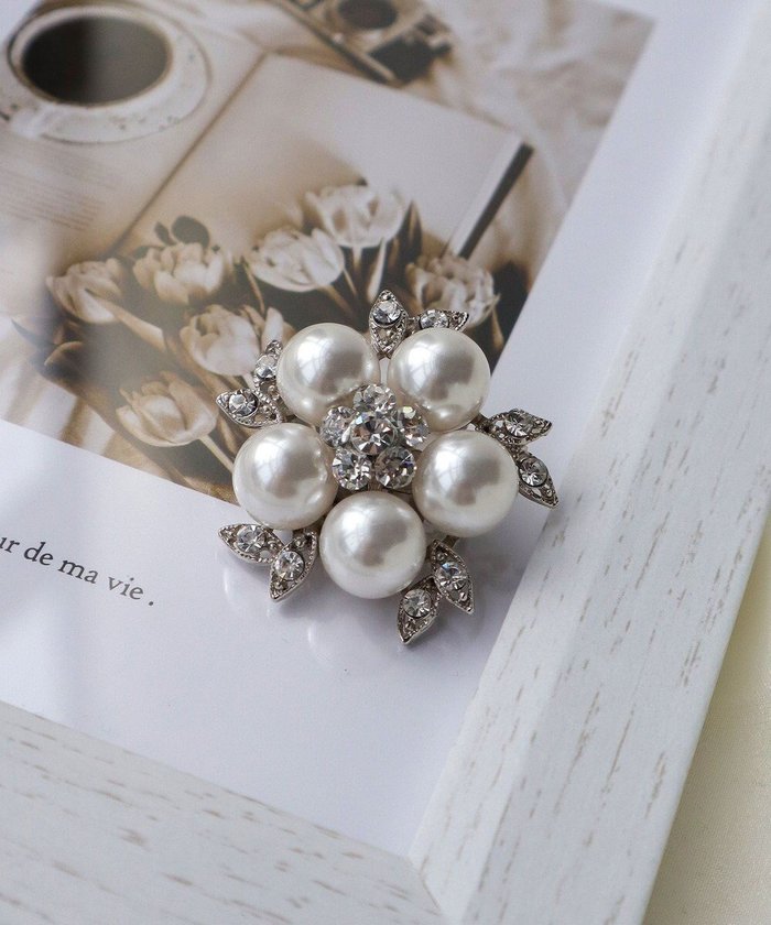 【ティアクラッセ/Tiaclasse】のパールフラワーブローチ インテリア・キッズ・メンズ・レディースファッション・服の通販 founy(ファニー) https://founy.com/ ファッション Fashion レディースファッション Fashion for Women おすすめ Recommended / Our Picks アクセサリー Fashion Accessories オケージョン Occasion Wear ストーン Stone, Gem-Like チュニック Tunic, Long Top パール Pearl, Pearl Accent フラワー Flower, Floral ブローチ Brooch, Pin Brooch モチーフ Motif, Design Theme エレガント 上品 Elegant 入学式 Entrance Ceremony 再入荷 Restock / Back in Stock 夏 Summer 新作・新入荷 New Arrivals / New In 春 Spring 結婚式 Wedding |ID: prp329100004853130 ipo3291000000035648452