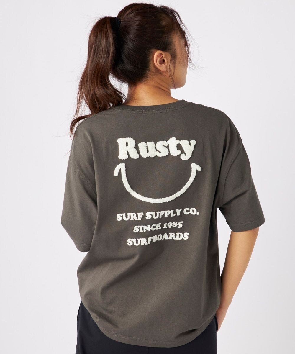【その他のブランド/Other】の【RUSTY】ニコちゃん×刺しゅう半袖Tシャツ インテリア・キッズ・メンズ・レディースファッション・服の通販 founy(ファニー) ファッション Fashion レディースファッション Fashion for Women トップス・カットソー Cut & Sew Tops シャツ・ブラウス・オフィスカジュアル Elegant Blouses & Button-Ups ロングTシャツ・Tシャツ Longline T-Shirts & Tees カットソー・ベーシックTシャツ Cut-and-Sewn Tops / Stretch Tees & Basics 春 Spring カットソー Cut and Sewn Top カリフォルニア California, Cali Style シンプル Simple, Minimal チェーン Chain, Chain Strap ビーチ Beach, Seaside 半袖 Short Sleeve, Half Sleeve S/S・春夏 SS, Spring/Summer, Warm Season おすすめ Recommended / Our Picks 夏 Summer チャコールグレー|ID: prp329100004853207 ipo3291000000035649011