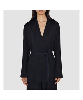 【ジョゼフ/JOSEPH】のプリーツジャガード ジャケット 人気、トレンドファッション・服の通販 founy(ファニー) ファッション Fashion レディースファッション Fashion for Women アウター Coat / Outerwear Collection レディースジャケット・軽アウター Jackets テーラードジャケット / 通勤・きれいめスタイル Tailored Jackets & Blazers ジャカード／ジャガード Jacquard, Woven Pattern ジャケット Jacket, Outerwear スリム Slim, Slim Fit ダブル Double, Double-Breasted プリーツ Pleats, Pleated ラグジュアリー Luxury, Elegant エレガント 上品 Elegant 夏 Summer 春 Spring S/S・春夏 SS, Spring/Summer, Warm Season 軽量 Lightweight, Ultra Light |ID:prp329100004853677