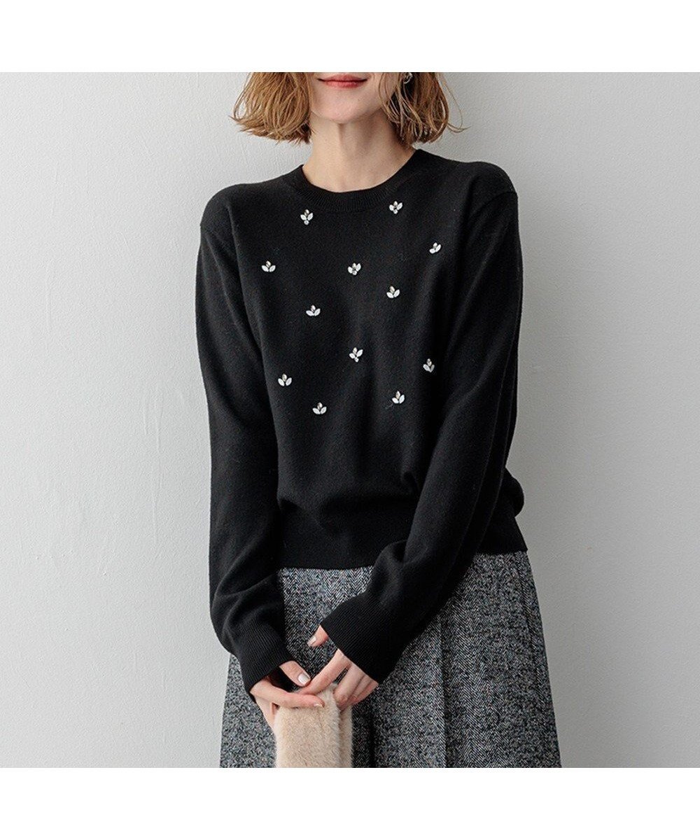 【23区/NIJYUSANKU】の【滝沢眞規子さん着用】ビジュー クルーネック ニット インテリア・キッズ・メンズ・レディースファッション・服の通販 founy(ファニー) 　ファッションモデル・俳優・女優　Models　女性　Women　滝沢眞規子　Takizawa Makiko　ファッション　Fashion　レディースファッション　Fashion for Women　トップス・カットソー　Cut & Sew Tops　ニット　Knit Tops & Sweaters　カーディガン　Cardigan, Knitwear　シンプル　Simple, Minimal　セーター　Sweater, Knitwear　なめらか　Smooth, Silky Texture　ビジュー　Bijou, Jewel-like Accent　フェルト　Felt, Felt Fabric　ベーシック　Basic, Essential　ラグジュアリー　Luxury, Elegant　A/W・秋冬　Autumn/Winter　冬　Winter / This Winter　2024年　2024　エレガント 上品　Elegant　2024-2025秋冬・A/W　Autumn/Winter 2024–25 AW24–25　ブラック系|ID: prp329100004854420 ipo3291000000035708887