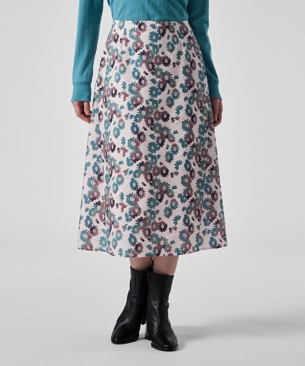 【ポール スミス/Paul Smith】のChamomile Floral セミフレア スカート 人気、トレンドファッション・服の通販 founy(ファニー) 　ファッション　Fashion　レディースファッション　Fashion for Women　スカート　Skirts　Aライン・フレアスカート　A-Line & Flared Skirts　おすすめ　Recommended / Our Picks　グラデーション　Gradient, Ombre　サンダル　Sandals, Summer Shoes　スニーカー　Sneakers, Trainers　ダウン　Down, Puffer　フレア　Flare, Flared　エレガント 上品　Elegant　夏　Summer　S/S・春夏　SS, Spring/Summer, Warm Season　A/W・秋冬　Autumn/Winter　 other-1|ID: prp329100004854433 ipo3291000000035710211