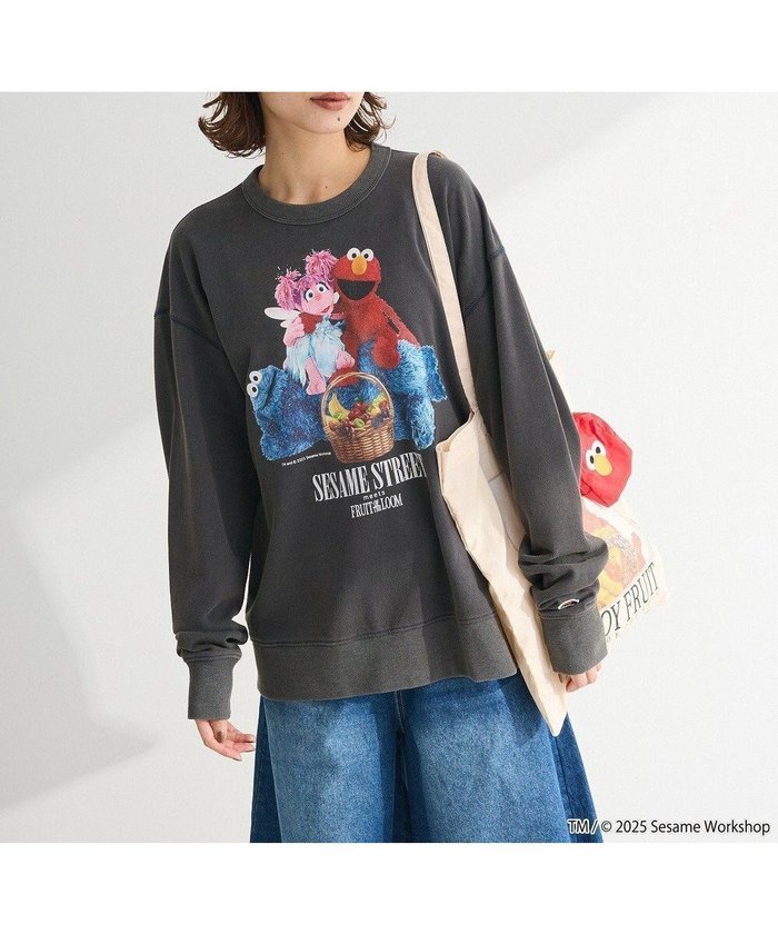 【グリーンパークス/Green Parks】のセサミストリートミーツフルーツオブザルーム スウェット インテリア・キッズ・メンズ・レディースファッション・服の通販 founy(ファニー) https://founy.com/ ファッション Fashion レディースファッション Fashion for Women トップス・カットソー Cut & Sew Tops レディースパーカー・カジュアルフーディー Casual Hoodies & Sweatshirts スウェット・クルーネックトップス Sweatshirts & Crewnecks / Relaxed Fit Sweat Tops おすすめ Recommended / Our Picks キャラクター Character, Licensed Characters スウェット / スエット Sweatshirt, Sweatwear フロント Front, Front Design ポケット Pocket, Pocket Detail リラックス Relax, Relaxed Fit ヴィンテージ Vintage Style A/W・秋冬 Autumn/Winter |ID: prp329100004854701 ipo3291000000035724348
