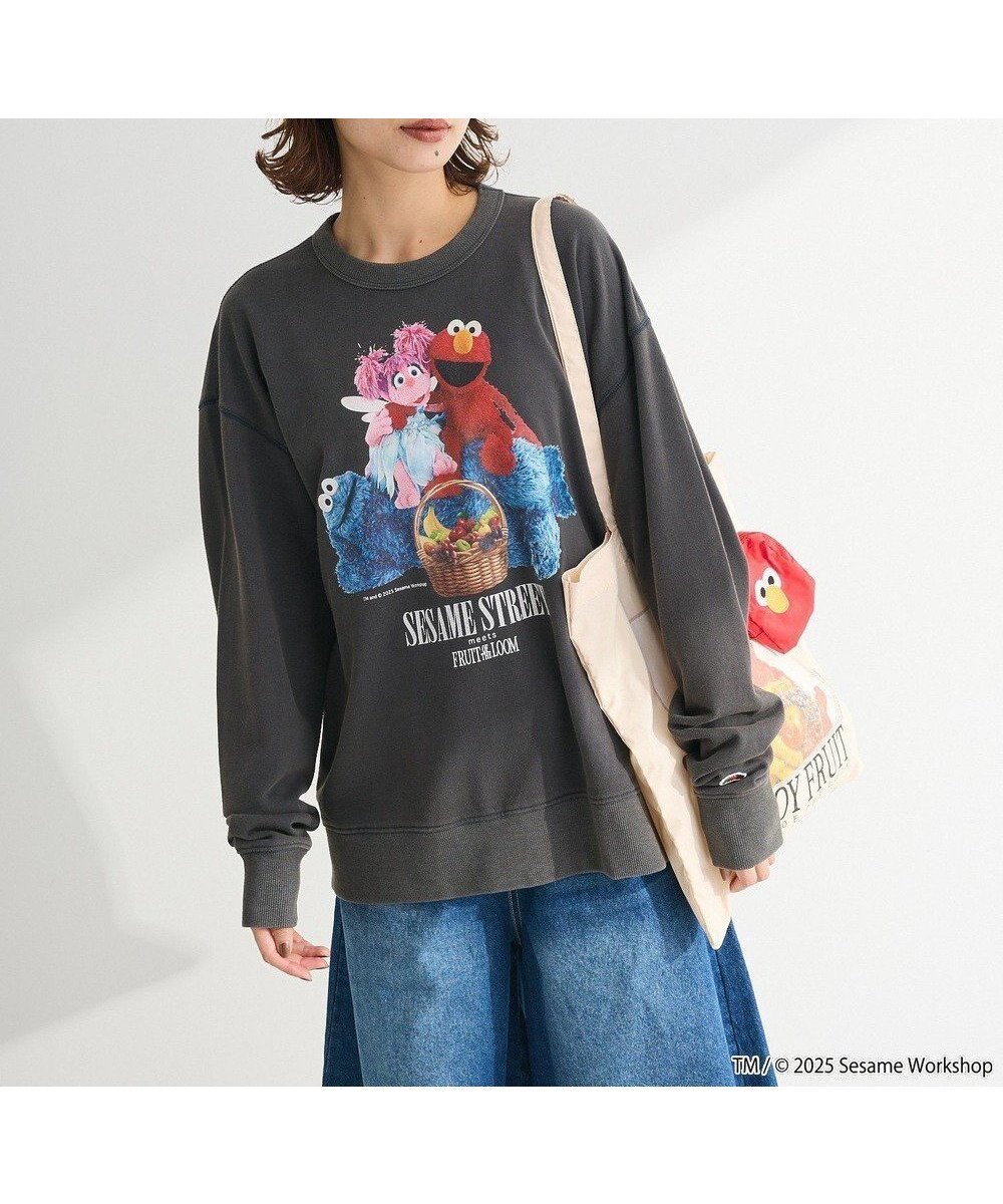 【グリーンパークス/Green Parks】のセサミストリートミーツフルーツオブザルーム スウェット 人気、トレンドファッション・服の通販 founy(ファニー) 　ファッション　Fashion　レディースファッション　Fashion for Women　トップス・カットソー　Cut & Sew Tops　レディースパーカー・カジュアルフーディー　Casual Hoodies & Sweatshirts　スウェット・クルーネックトップス　Sweatshirts & Crewnecks / Relaxed Fit Sweat Tops　おすすめ　Recommended / Our Picks　キャラクター　Character, Licensed Characters　スウェット / スエット　Sweatshirt, Sweatwear　フロント　Front, Front Design　ポケット　Pocket, Pocket Detail　リラックス　Relax, Relaxed Fit　ヴィンテージ　Vintage Style　A/W・秋冬　Autumn/Winter　 other-1|ID: prp329100004854701 ipo3291000000035724348