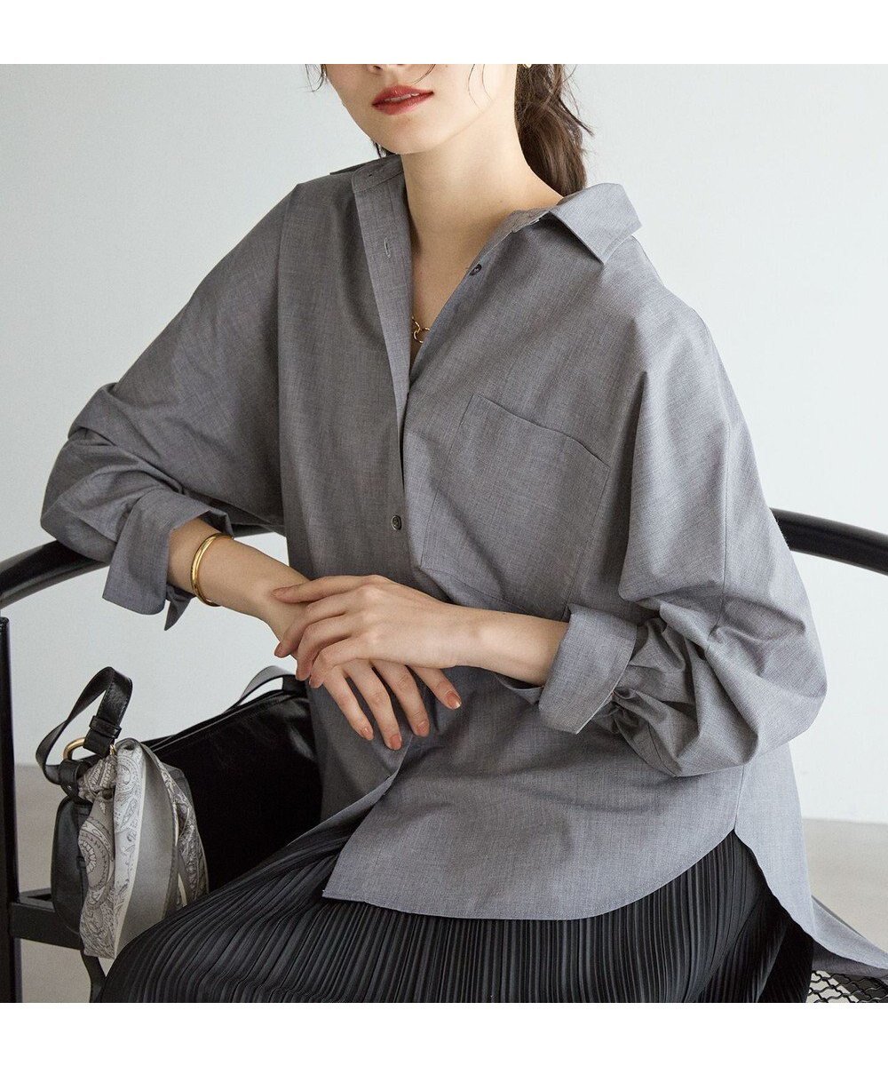 【23区/NIJYUSANKU】の【SLOW/一部店舗限定】ライトタンブラータフタ バックボタン シャツ インテリア・キッズ・メンズ・レディースファッション・服の通販 founy(ファニー) 　ファッション　Fashion　レディースファッション　Fashion for Women　トップス・カットソー　Cut & Sew Tops　シャツ・ブラウス・オフィスカジュアル　Elegant Blouses & Button-Ups　今季　This Season, Current Season　スリット　Slit, Slit Detail　セットアップ　Set-Up, Coordinated Outfit　タフタ　Taffeta, Structured Fabric　タンブラー　Tumbler, Travel Mug　デニム　Denim, Jeans Material　フラット　Flat, Flat Shoes　プリーツ　Pleats, Pleated　ボトム　Bottoms, Lower Wear　ミリタリー　Military, Army Style　A/W・秋冬　Autumn/Winter　おすすめ　Recommended / Our Picks　2025年　2025　2025-2026秋冬・A/W　Autumn/Winter 2025–26 AW25–26　ライトグレー系|ID: prp329100004854731 ipo3291000000035727056