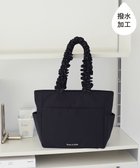 【メゾンドフルール/Maison de FLEUR】の撥水加工フリルハンドルトートバッグ Black|ID: prp329100004854824 ipo3291000000035732938