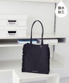 【メゾンドフルール/Maison de FLEUR】の撥水加工フリルスクエアトートバッグ Black|ID: prp329100004854825 ipo3291000000035732965