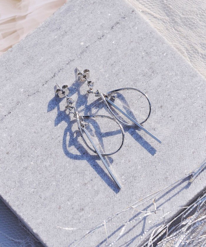 【ティアクラッセ/Tiaclasse】のドロップバーピアス インテリア・キッズ・メンズ・レディースファッション・服の通販 founy(ファニー) https://founy.com/ ファッション Fashion レディースファッション Fashion for Women アクセサリー Fashion Accessories イエロー Yellow イヤリング Earrings シルバー Silver, Metallic Silver ストーン Stone, Gem-Like チュニック Tunic, Long Top ドロップ Drop Shoulder, Dropped Style フェミニン Feminine, Girly モチーフ Motif, Design Theme ロング Long, Long-Length エレガント 上品 Elegant 再入荷 Restock / Back in Stock 新作・新入荷 New Arrivals / New In |ID: prp329100004854968 ipo3291000000035760556