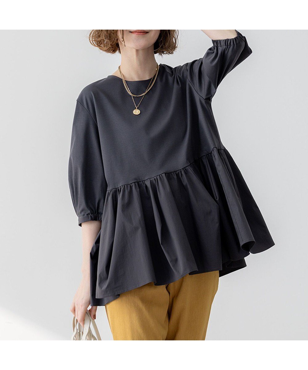 【23区/NIJYUSANKU】の【GLOW8月号掲載/洗える】ランダムフリルジャージー ペプラム カットソー インテリア・キッズ・メンズ・レディースファッション・服の通販 founy(ファニー) 　雑誌掲載アイテム　Magazine Picks & Fashion Features　ファッション雑誌　Fashion Magazines　グロー　GLOW　ファッション　Fashion　レディースファッション　Fashion for Women　トップス・カットソー　Cut & Sew Tops　シャツ・ブラウス・オフィスカジュアル　Elegant Blouses & Button-Ups　ロングTシャツ・Tシャツ　Longline T-Shirts & Tees　カットソー・ベーシックTシャツ　Cut-and-Sewn Tops / Stretch Tees & Basics　エレガント 上品　Elegant　春　Spring　洗える　Machine Washable　カットソー　Cut and Sewn Top　ギャザー　Gathered, Ruffled　吸水　Absorbent, Quick-Dry　シンプル　Simple, Minimal　雑誌　Magazine, Fashion Magazine　タイプライター　Typewriter Fabric, Crisp Cotton　ドッキング　Docking, Mixed Material　8月号　August Issue, Aug. Edition　ペプラム　Peplum, Flared Hem　ボトム　Bottoms, Lower Wear　S/S・春夏　SS, Spring/Summer, Warm Season　おすすめ　Recommended / Our Picks　夏　Summer　ビジネス 仕事 通勤　Business / Work / Commuting　2025年　2025　2025春夏・S/S　Spring/Summer 2025 SS25　グレー系|ID: prp329100004855061 ipo3291000000035763454