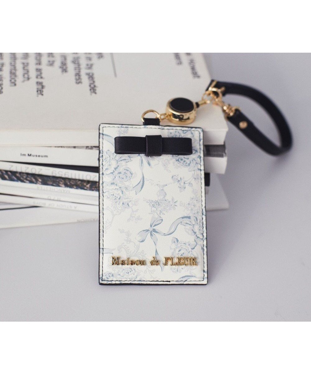 【メゾンドフルール/Maison de FLEUR】のリール付きフラワーガーデン柄パスケース インテリア・キッズ・メンズ・レディースファッション・服の通販 founy(ファニー) 　ファッション　Fashion　レディースファッション　Fashion for Women　ミニ財布・二つ折り財布　Wallets & Card Cases　おすすめ　Recommended / Our Picks　ガーデン　Garden, Gardening　ギフト プレゼント　Gift / Present　フラワー　Flower, Floral　ポケット　Pocket, Pocket Detail　ラップ　Wrap, Wrap Design　リボン　Ribbon, Bow　春　Spring　財布　Wallet, Purse　Black|ID: prp329100004855085 ipo3291000000035764396