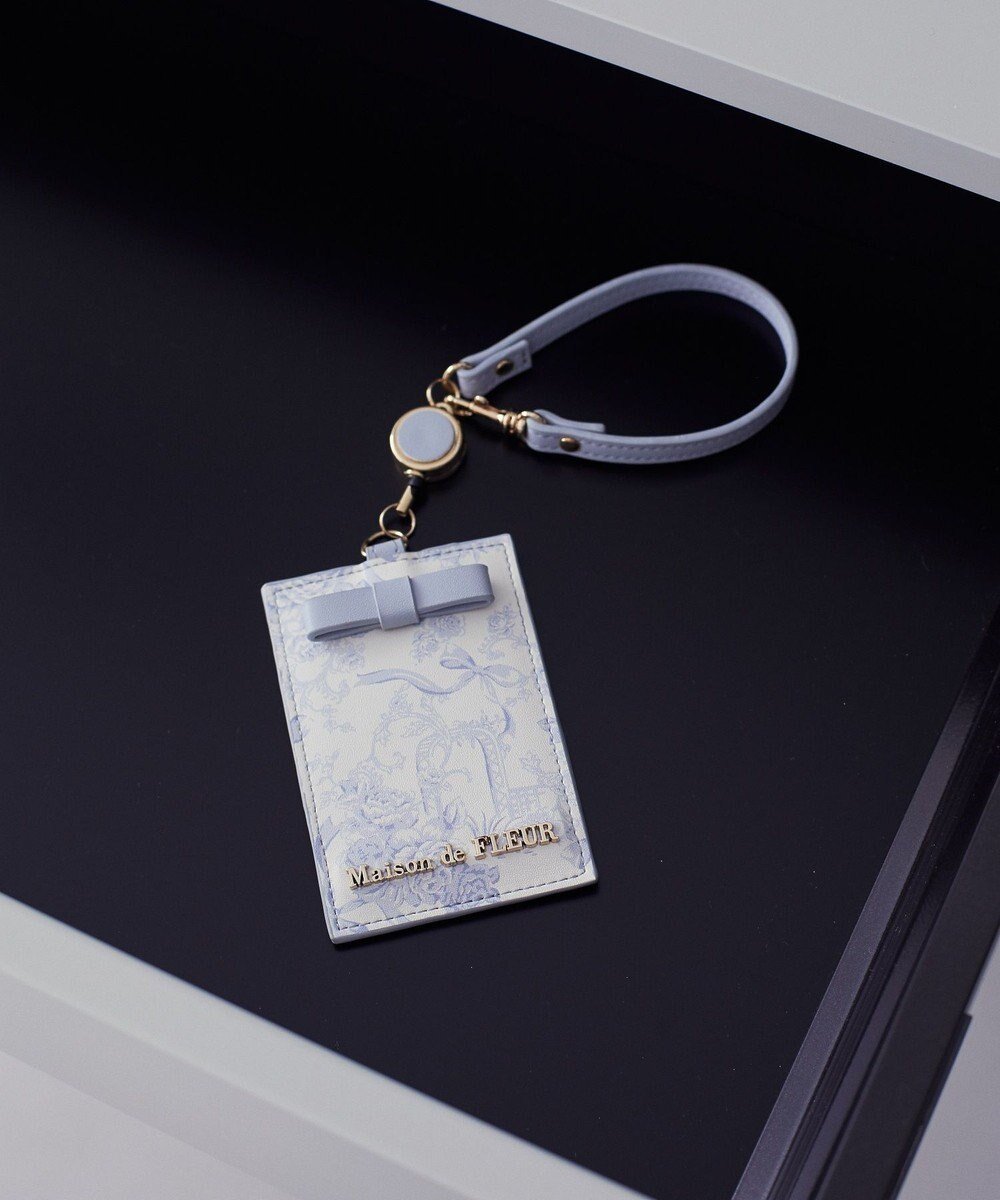 【メゾンドフルール/Maison de FLEUR】のリール付きフラワーガーデン柄パスケース インテリア・キッズ・メンズ・レディースファッション・服の通販 founy(ファニー) 　ファッション　Fashion　レディースファッション　Fashion for Women　ミニ財布・二つ折り財布　Wallets & Card Cases　おすすめ　Recommended / Our Picks　ガーデン　Garden, Gardening　ギフト プレゼント　Gift / Present　フラワー　Flower, Floral　ポケット　Pocket, Pocket Detail　ラップ　Wrap, Wrap Design　リボン　Ribbon, Bow　春　Spring　財布　Wallet, Purse　Sax|ID: prp329100004855085 ipo3291000000035764400