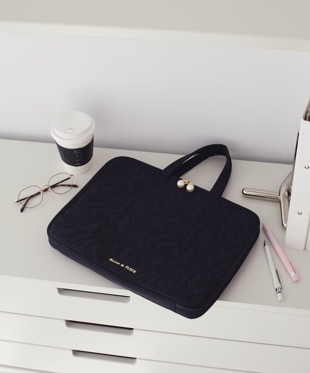 【メゾンドフルール/Maison de FLEUR】のリボン柄キルティングPCケース 人気、トレンドファッション・服の通販 founy(ファニー) 　ファッション　Fashion　レディースファッション　Fashion for Women　スポーツウェア　Functional & Stylish Sportswear　春　Spring　キルティング　Quilted, Quilting　クッション　Cushion, Throw Pillow　スタンド　Stand Collar, Upright Stand　スポーツ　Sports, Activewear　パール　Pearl, Pearl Accent　ポケット　Pocket, Pocket Detail　メッシュ　Mesh, Net Fabric　モバイル　Mobile, Smartphone　リボン　Ribbon, Bow　ビジネス 仕事 通勤　Business / Work / Commuting　 other-1|ID: prp329100004855089 ipo3291000000035764462