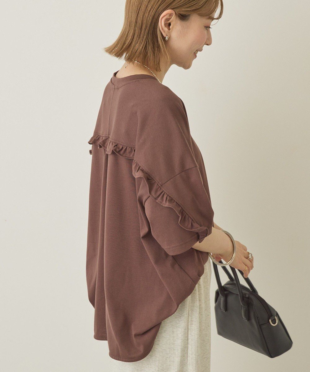 【アメリカンホリック/AMERICAN HOLIC】のバックフリルラウンドカットプルオーバー インテリア・キッズ・メンズ・レディースファッション・服の通販 founy(ファニー) 　ファッション　Fashion　レディースファッション　Fashion for Women　トップス・カットソー　Cut & Sew Tops　シャツ・ブラウス・オフィスカジュアル　Elegant Blouses & Button-Ups　ロングTシャツ・Tシャツ　Longline T-Shirts & Tees　カジュアルプルオーバー・ニットトップス　Pullovers & Knit Tops / Casual Pullovers　カットソー・ベーシックTシャツ　Cut-and-Sewn Tops / Stretch Tees & Basics　カットソー　Cut and Sewn Top　フェミニン　Feminine, Girly　フリル　Frill, Ruffle　ヘムライン　Hemline, Bottom Cut　ボトム　Bottoms, Lower Wear　ポケット　Pocket, Pocket Detail　ラウンド　Round, Round Neck　夏　Summer　春　Spring　S/S・春夏　SS, Spring/Summer, Warm Season　Brown|ID: prp329100004855620 ipo3291000000035792951