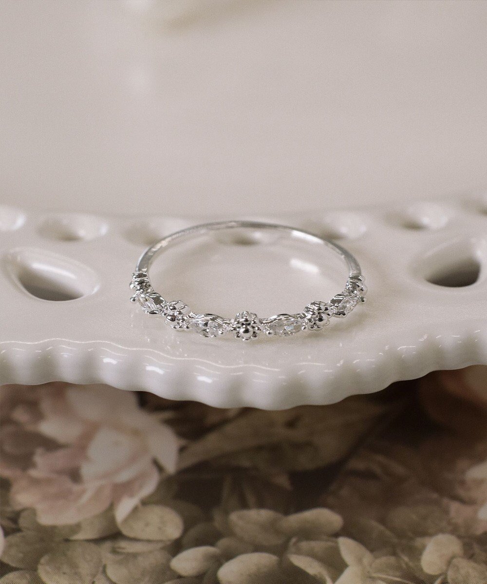 【ティアクラッセ/Tiaclasse】の【選べる2タイプ】シルバーリング インテリア・キッズ・メンズ・レディースファッション・服の通販 founy(ファニー) 　ファッション　Fashion　レディースファッション　Fashion for Women　ジュエリー　Jewelry　シルバーリング　Silver Rings　ファッションリング　Fashion Rings　アクセサリー　Fashion Accessories　エレガント 上品　Elegant　オケージョン　Occasion Wear　カーディガン　Cardigan, Knitwear　クリスタル　Crystal, Swarovski　シルバー　Silver, Metallic Silver　シンプル　Simple, Minimal　チュニック　Tunic, Long Top　フェミニン　Feminine, Girly　フラワー　Flower, Floral　メタル　Metal, Metal Parts　モチーフ　Motif, Design Theme　入学式　Entrance Ceremony　再入荷　Restock / Back in Stock　卒業式　Graduation Ceremony　新作・新入荷　New Arrivals / New In　結婚式　Wedding　シルバーB|ID: prp329100004856870 ipo3291000000035826556