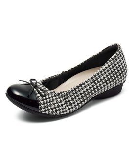 【アシックス ウォーキング/ASICS WALKING】のペダラ レディース 2E 2.0cmヒール 人気、トレンドファッション・服の通販 founy(ファニー) ファッション Fashion レディースファッション Fashion for Women エナメル Patent Leather クッション Cushion, Throw Pillow ハーフ Half, Half-Length フィット Fit, Slim Fit フェミニン Feminine, Girly リボン Ribbon, Bow エレガント 上品 Elegant |ID:prp329100004857255