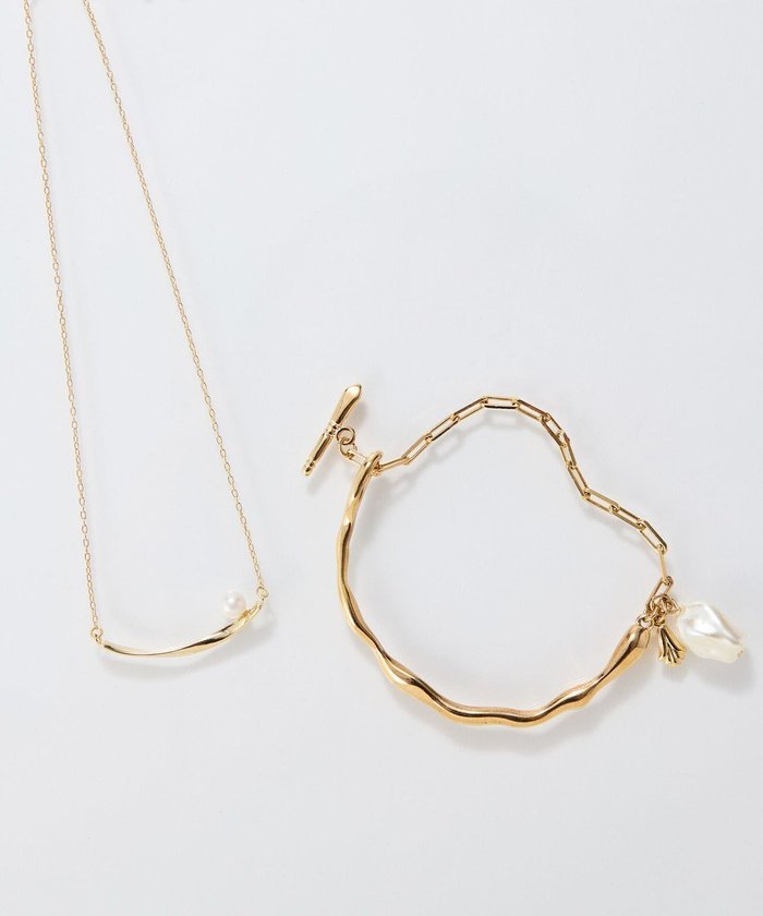 【フィービィー/phoebe】のオンワード限定セット スライヴパールネックレス×フロウラインメタルブレスレット インテリア・キッズ・メンズ・レディースファッション・服の通販 founy(ファニー) https://founy.com/ ファッション Fashion レディースファッション Fashion for Women ジュエリー Jewelry チェーン＆カフブレスレット Cuff & Chain Bracelets ネックレス Necklaces & Pendants アクセサリー Fashion Accessories シンプル Simple, Minimal ネックレス Necklace, Pendant Necklace バランス Balance, Style Balance バロック Baroque, Baroque Design バングル Bangle, Bracelet パール Pearl, Pearl Accent ブレスレット Bracelet, Wristband メタル Metal, Metal Parts モダン Modern, Contemporary |ID: prp329100004857462 ipo3291000000035855274