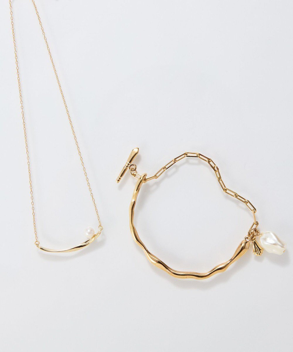 【フィービィー/phoebe】のオンワード限定セット スライヴパールネックレス×フロウラインメタルブレスレット 人気、トレンドファッション・服の通販 founy(ファニー) 　ファッション　Fashion　レディースファッション　Fashion for Women　ジュエリー　Jewelry　チェーン＆カフブレスレット　Cuff & Chain Bracelets　ネックレス　Necklaces & Pendants　アクセサリー　Fashion Accessories　シンプル　Simple, Minimal　ネックレス　Necklace, Pendant Necklace　バランス　Balance, Style Balance　バロック　Baroque, Baroque Design　バングル　Bangle, Bracelet　パール　Pearl, Pearl Accent　ブレスレット　Bracelet, Wristband　メタル　Metal, Metal Parts　モダン　Modern, Contemporary　 other-1|ID: prp329100004857462 ipo3291000000035855274