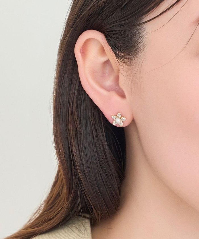 【フィービィー/phoebe】のブロッサムパールビジューピアス インテリア・キッズ・メンズ・レディースファッション・服の通販 founy(ファニー) https://founy.com/ ファッション Fashion レディースファッション Fashion for Women アクセサリー Fashion Accessories シルバー Silver, Metallic Silver シンプル Simple, Minimal パール Pearl, Pearl Accent フラワー Flower, Floral エレガント 上品 Elegant |ID: prp329100004857688 ipo3291000000035871174