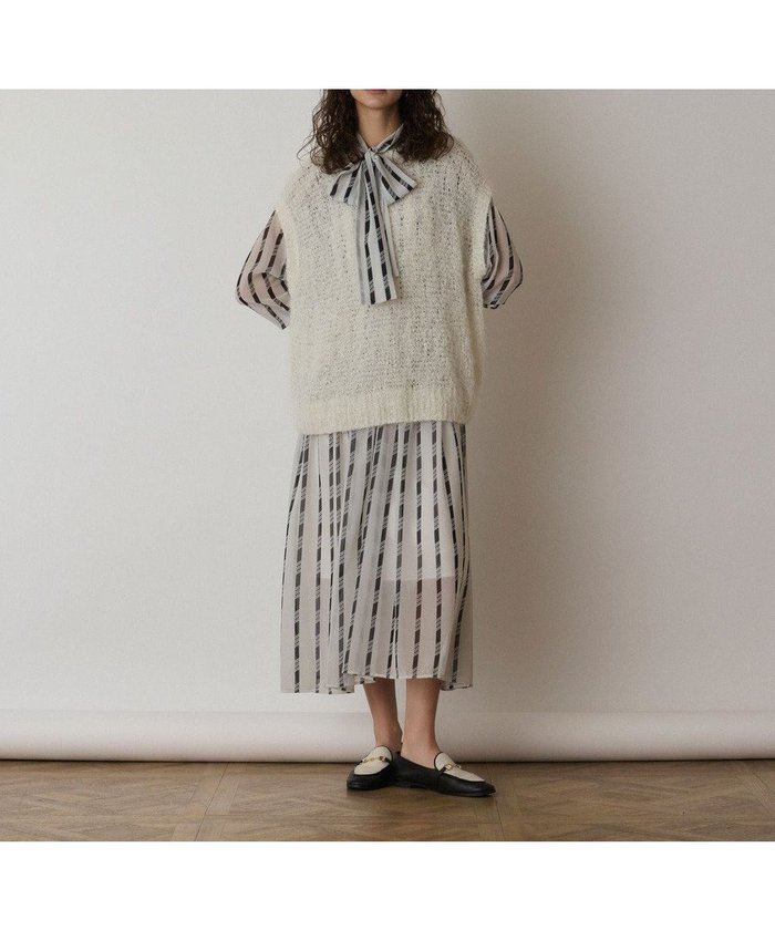 【グレース コンチネンタル/GRACE CONTINENTAL】のフィルムヤーンニットベスト インテリア・キッズ・メンズ・レディースファッション・服の通販 founy(ファニー) https://founy.com/ ファッション Fashion レディースファッション Fashion for Women アウター Coat / Outerwear Collection トップス・カットソー Cut & Sew Tops ニット Knit Tops & Sweaters ベスト&ジレ / 重ね着スタイル Vests & Gilets おすすめ Recommended / Our Picks キャミソール Camisole, Spaghetti Strap Top シンプル Simple, Minimal ノースリーブ Sleeveless, No-Sleeve ハイネック High Neck, Mock Neck ベスト Vest, Waistcoat リラックス Relax, Relaxed Fit 今季 This Season, Current Season 夏 Summer 春 Spring S/S・春夏 SS, Spring/Summer, Warm Season |ID: prp329100004858136 ipo3291000000035890796