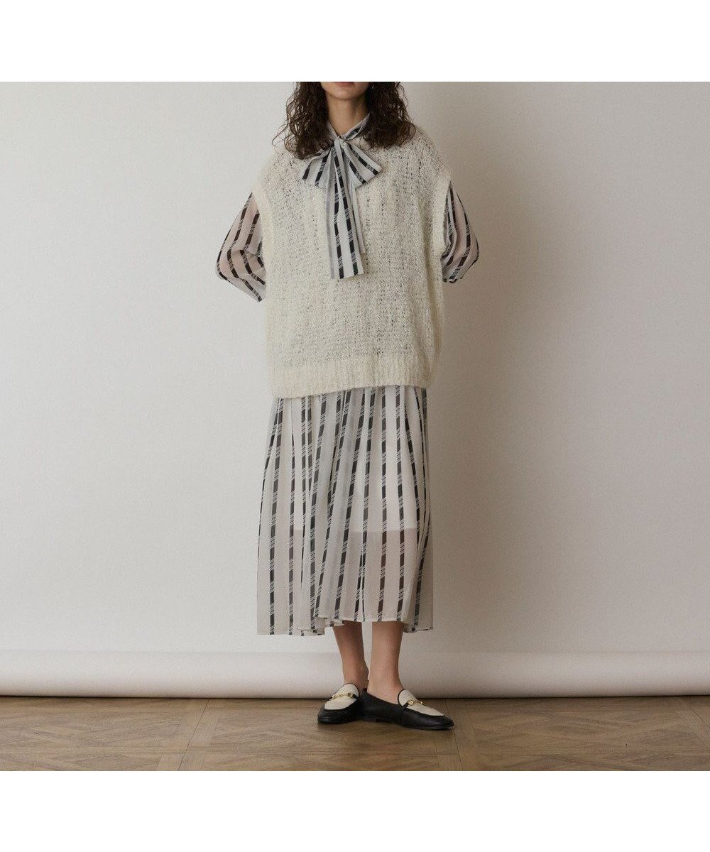 【グレース コンチネンタル/GRACE CONTINENTAL】のフィルムヤーンニットベスト 人気、トレンドファッション・服の通販 founy(ファニー) 　ファッション　Fashion　レディースファッション　Fashion for Women　アウター　Coat / Outerwear Collection　トップス・カットソー　Cut & Sew Tops　ニット　Knit Tops & Sweaters　ベスト&ジレ / 重ね着スタイル　Vests & Gilets　おすすめ　Recommended / Our Picks　キャミソール　Camisole, Spaghetti Strap Top　シンプル　Simple, Minimal　ノースリーブ　Sleeveless, No-Sleeve　ハイネック　High Neck, Mock Neck　ベスト　Vest, Waistcoat　リラックス　Relax, Relaxed Fit　今季　This Season, Current Season　夏　Summer　春　Spring　S/S・春夏　SS, Spring/Summer, Warm Season　 other-1|ID: prp329100004858136 ipo3291000000035890796