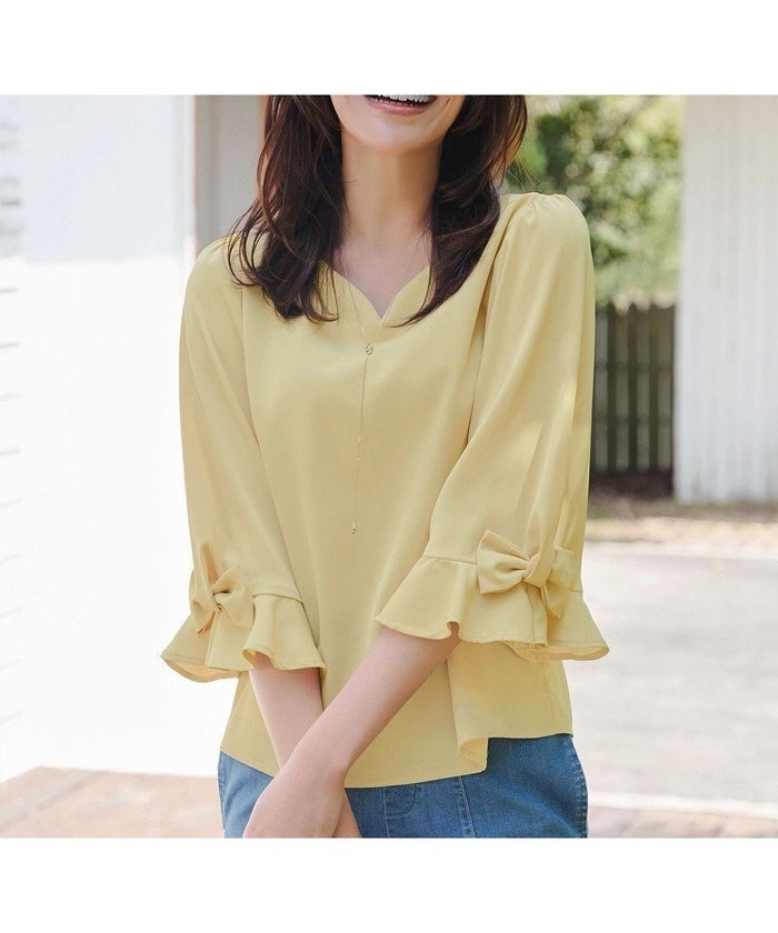 【ティアクラッセ/Tiaclasse】の【洗える】リボンフレアスリーブブラウス インテリア・キッズ・メンズ・レディースファッション・服の通販 founy(ファニー) https://founy.com/ ファッション Fashion レディースファッション Fashion for Women トップス・カットソー Cut & Sew Tops シャツ・ブラウス・オフィスカジュアル Elegant Blouses & Button-Ups アクセサリー Fashion Accessories イエロー Yellow 春 Spring 洗える Machine Washable カーディガン Cardigan, Knitwear シンプル Simple, Minimal スリーブ Sleeve, Long Sleeve / Short Sleeve とろみ Fluid, Flowy Fabric チュニック Tunic, Long Top パール Pearl, Pearl Accent フレア Flare, Flared ベーシック Basic, Essential ポケット Pocket, Pocket Detail 無地 Plain, Solid Color リボン Ribbon, Bow S/S・春夏 SS, Spring/Summer, Warm Season 再入荷 Restock / Back in Stock 夏 Summer エレガント 上品 Elegant 新作・新入荷 New Arrivals / New In ビジネス 仕事 通勤 Business / Work / Commuting |ID: prp329100004858157 ipo3291000000035891166