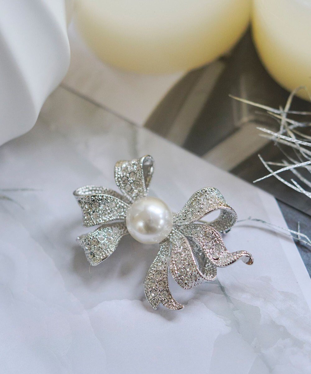 【ティアクラッセ/Tiaclasse】のウェーブリボン ブローチ インテリア・キッズ・メンズ・レディースファッション・服の通販 founy(ファニー) ファッション Fashion レディースファッション Fashion for Women おすすめ Recommended / Our Picks アクセサリー Fashion Accessories カーディガン Cardigan, Knitwear ストーン Stone, Gem-Like チュニック Tunic, Long Top パール Pearl, Pearl Accent ブローチ Brooch, Pin Brooch リボン Ribbon, Bow エレガント 上品 Elegant 入学式 Entrance Ceremony 再入荷 Restock / Back in Stock 新作・新入荷 New Arrivals / New In 結婚式 Wedding シルバー|ID: prp329100004858741 ipo3291000000035916320