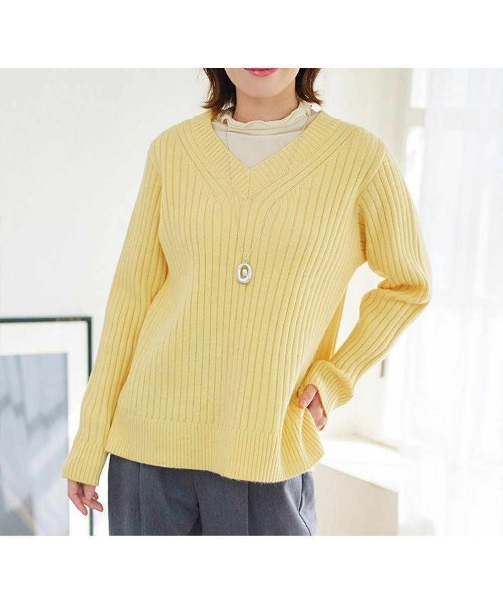 【ティアクラッセ/Tiaclasse】のVネックリブ編みニット インテリア・キッズ・メンズ・レディースファッション・服の通販 founy(ファニー) 　ファッション　Fashion　レディースファッション　Fashion for Women　トップス・カットソー　Cut & Sew Tops　ニット　Knit Tops & Sweaters　Vネックトップス　V-Neck Tops / V-Cut Neckline Shirts　春　Spring　秋　Autumn　シューズ　Shoes, Footwear　シンプル　Simple, Minimal　スリット　Slit, Slit Detail　セーター　Sweater, Knitwear　定番　Standard, Basic Item　長袖　Long Sleeve, Full Sleeve　ポケット　Pocket, Pocket Detail　リブニット　Rib Knit, Ribbed Knit　ワイドリブ　Wide Rib, Wide Ribbed Knit　冬　Winter / This Winter　A/W・秋冬　Autumn/Winter　再入荷　Restock / Back in Stock　おすすめ　Recommended / Our Picks　新作・新入荷　New Arrivals / New In　イエロー|ID: prp329100004858766 ipo3291000000035917008