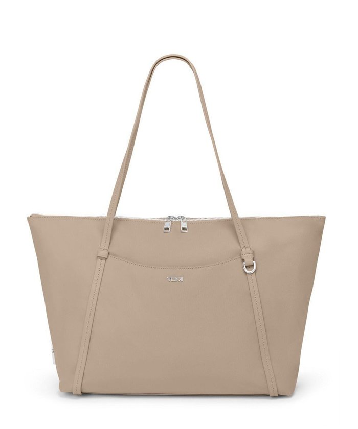 【トゥミ/TUMI】のVOYAGEUR 「キュー」トート インテリア・キッズ・メンズ・レディースファッション・服の通販 founy(ファニー) https://founy.com/ ファッション Fashion レディースファッション Fashion for Women バッグ Bags コレクション Collection, Seasonal Line 軽量 Lightweight, Ultra Light ショルダー Shoulder, Shoulder Strap セットアップ Set-Up, Coordinated Outfit ダブル Double, Double-Breasted トラベル Travel, Travel Gear フロント Front, Front Design ポケット Pocket, Pocket Detail ラップ Wrap, Wrap Design 旅行 Travel ビジネス 仕事 通勤 Business / Work / Commuting |ID: prp329100004858790 ipo3291000000035917312