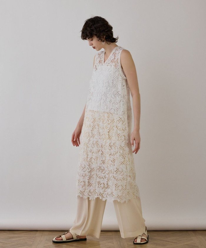 【グレース コンチネンタル/GRACE CONTINENTAL】のケミカルレースストレートトップ インテリア・キッズ・メンズ・レディースファッション・服の通販 founy(ファニー) https://founy.com/ ファッション Fashion レディースファッション Fashion for Women トップス・カットソー Cut & Sew Tops 春 Spring ケミカル Chemical, Chemical Wash シアー Sheer, See-Through スカラップ Scallop, Scalloped Edge スリット Slit, Slit Detail とろみ Fluid, Flowy Fabric デニム Denim, Jeans Material トレンド Trend, Trending Now ペチコート Petticoat, Underskirt ラグジュアリー Luxury, Elegant リラックス Relax, Relaxed Fit レース Lace, Lace Fabric ロマンティック Romantic, Feminine Style ワイド Wide, Wide Fit S/S・春夏 SS, Spring/Summer, Warm Season 夏 Summer エレガント 上品 Elegant |ID: prp329100004859087 ipo3291000000035930526