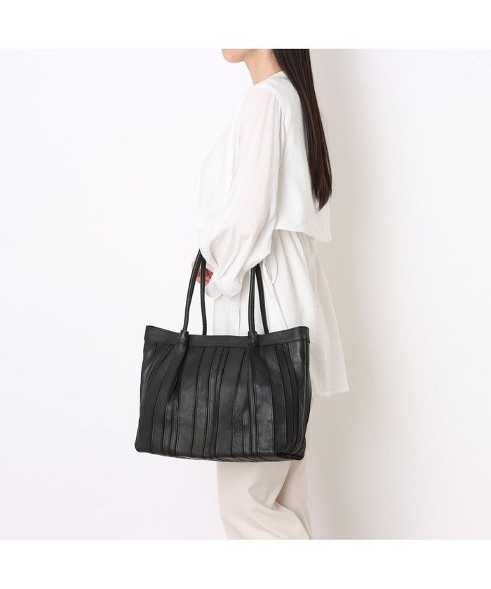 【アンビリオン/UNBILLION】のピークスピーク PEAKS PEAK / ソフトレザーマルチストライプトート インテリア・キッズ・メンズ・レディースファッション・服の通販 founy(ファニー) https://founy.com/ ファッション Fashion レディースファッション Fashion for Women バッグ Bags おすすめ Recommended / Our Picks ストライプ Stripe, Striped Pattern パッチワーク Patchwork, Mixed Fabric フォルム Silhouette, Form ポケット Pocket, Pocket Detail ラウンド Round, Round Neck 財布 Wallet, Purse 軽量 Lightweight, Ultra Light ビジネス 仕事 通勤 Business / Work / Commuting |ID: prp329100004859218 ipo3291000000035933551