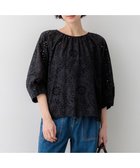 【23区/NIJYUSANKU】の【先行予約/見上愛さん着用】カットワークエンブロイダリー 2WAYブラウス 人気、トレンドファッション・服の通販 founy(ファニー) ファッション Fashion レディースファッション Fashion for Women トップス・カットソー Cut & Sew Tops シャツ・ブラウス・オフィスカジュアル Elegant Blouses & Button-Ups 春 Spring スカラップ Scallop, Scalloped Edge スラックス Slacks, Dress Pants スリーブ Sleeve, Long Sleeve / Short Sleeve デニム Denim, Jeans Material トレンド Trend, Trending Now フェミニン Feminine, Girly レース Lace, Lace Fabric ワーク Workwear, Utility Style S/S・春夏 SS, Spring/Summer, Warm Season 夏 Summer エレガント 上品 Elegant 2026年 2026 thumbnail ブラック系|ID: prp329100004859342 ipo3291000000035963429