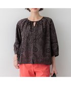 【23区/NIJYUSANKU】の【先行予約/見上愛さん着用】カットワークエンブロイダリー 2WAYブラウス 人気、トレンドファッション・服の通販 founy(ファニー) ファッション Fashion レディースファッション Fashion for Women トップス・カットソー Cut & Sew Tops シャツ・ブラウス・オフィスカジュアル Elegant Blouses & Button-Ups 春 Spring スカラップ Scallop, Scalloped Edge スラックス Slacks, Dress Pants スリーブ Sleeve, Long Sleeve / Short Sleeve デニム Denim, Jeans Material トレンド Trend, Trending Now フェミニン Feminine, Girly レース Lace, Lace Fabric ワーク Workwear, Utility Style S/S・春夏 SS, Spring/Summer, Warm Season 夏 Summer エレガント 上品 Elegant 2026年 2026 thumbnail ダークブラウン系|ID: prp329100004859342 ipo3291000000035963433