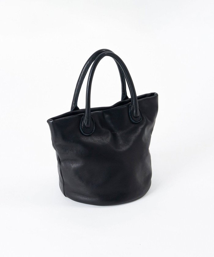 【その他のブランド/Other】のソフトレザートートバッグ インテリア・キッズ・メンズ・レディースファッション・服の通販 founy(ファニー) https://founy.com/ ファッション Fashion レディースファッション Fashion for Women バッグ Bags シルバー Silver, Metallic Silver シンプル Simple, Minimal スマート Smart, Elegant 財布 Wallet, Purse なめらか Smooth, Silky Texture 人気 Popular, Best Seller フォルム Silhouette, Form ベーシック Basic, Essential ポケット Pocket, Pocket Detail ポーチ Pouch, Small Case リネン Linen, Linen Fabric 日本製 Made In Japan エレガント 上品 Elegant |ID: prp329100004859379 ipo3291000000035994950