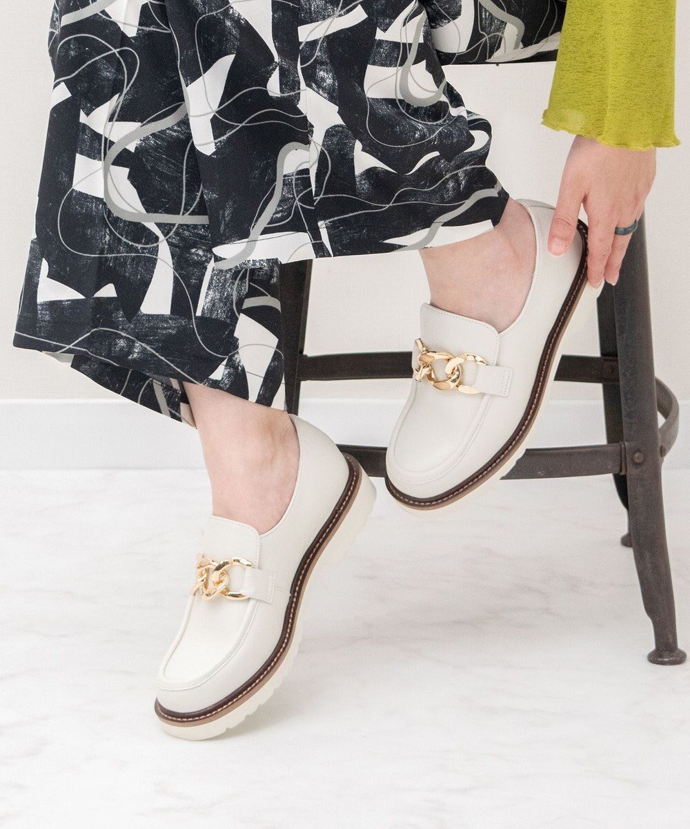 【ブリジット バーキン/Bridget Birkin】の【PARADIS COULEUR】メタルチェーンローファー インテリア・キッズ・メンズ・レディースファッション・服の通販 founy(ファニー) ファッション Fashion レディースファッション Fashion for Women シューズ Shoes, Footwear チェーン Chain, Chain Strap ドレス Dress, One-Piece ビジネス 仕事 通勤 Business / Work / Commuting メタル Metal, Metal Parts オフホワイト|ID: prp329100004859397 ipo3291000000035994966