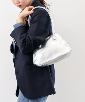 【ブランクレ/blancle】のメタリックレザー 舟形ボストンバッグ 人気、トレンドファッション・服の通販 founy(ファニー) ファッション Fashion レディースファッション Fashion for Women バッグ Bags シンプル Simple, Minimal ダブル Double, Double-Breasted バランス Balance, Style Balance フィット Fit, Slim Fit ボストンバッグ Boston Bag, Retro Bag ポケット Pocket, Pocket Detail リップ Lip, Lip Motif |ID:prp329100004859740